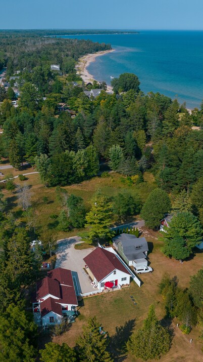 Charming Door County cottage steps from Lake Michigan Beach in Jacksonport WI