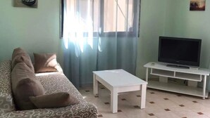 Panoramic Apartment | Living area - Friendly Apartments 402 (Durrës)