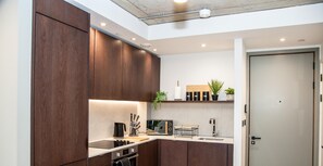 Fridge, microwave, oven, stovetop - Mancunian Skyline Sanctuary - Urban Retreat, 1Br (Manchester)