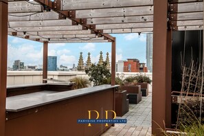 Terrace/patio - Mancunian Skyline Sanctuary - Urban Retreat, 1Br (Manchester)