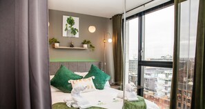 1 bedroom, iron/ironing board, free WiFi, bed sheets - Mancunian Skyline Sanctuary - Urban Retreat, 1Br (Manchester)