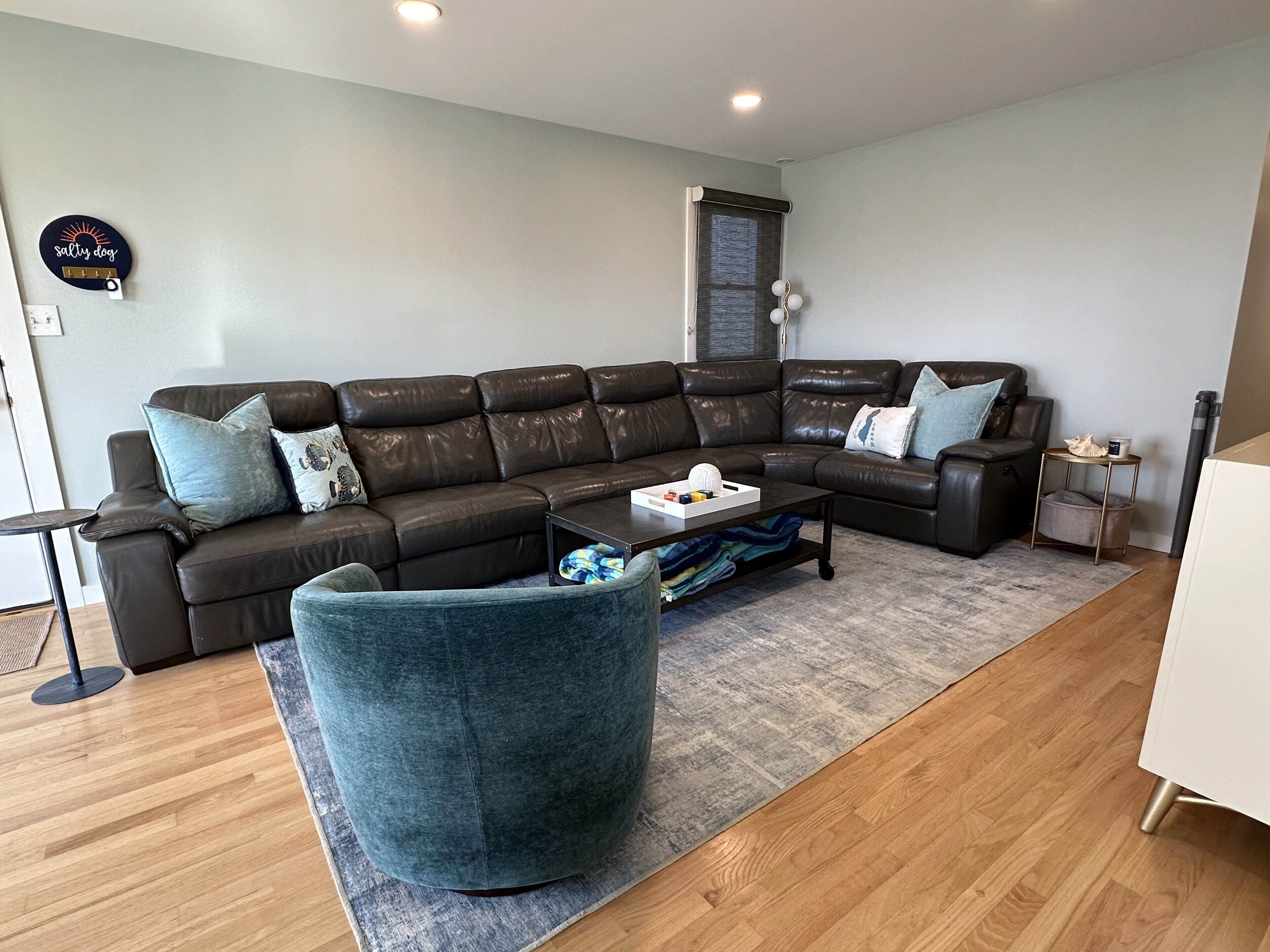 Smart TV, computer monitors