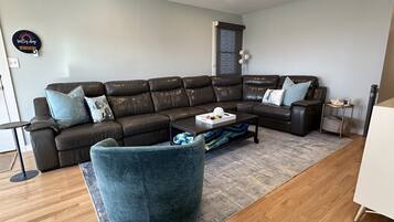 Smart TV, computer monitors