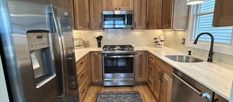 Salty Dog: South End Sunsets - Dog Friendly - 2 short blocks to guarded beach