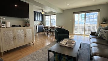 Smart TV, computer monitors