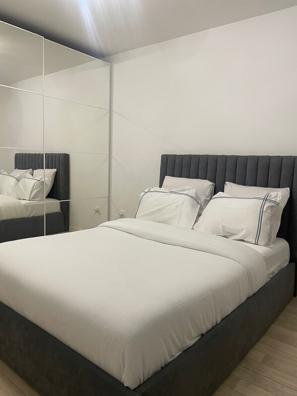 2 chambres, fer et planche à repasser, Wi-Fi, draps fournis