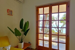 Interior - [Papiyon 1] Apartment with private beach access (Orosei)