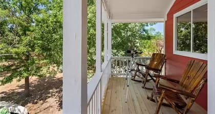 Beautiful gated 6 acre waterfront family retreat