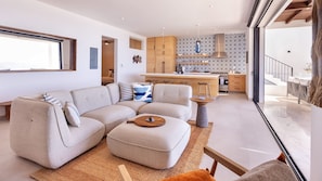 Living area - The Cove at Cerritos (El Pescadero)