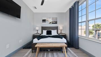 3 bedrooms, iron/ironing board, WiFi, bed sheets