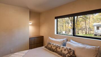 1 bedroom, desk, free WiFi, bed sheets