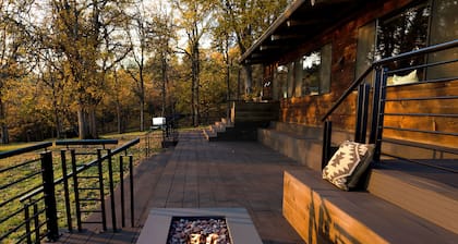 L77 Ranch Farmhouse: Privacy and Comfort with Highland Cattle and Mt. Hood View