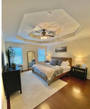 3 bedrooms, desk, WiFi - The Dawg House (Athens)