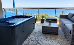 Apartment | Terrace/patio - PORTO D'ORO LUXURY APARTMENT (Lavreotiki)