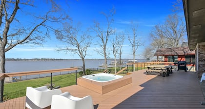 Lake Houston sunset and skyline views. Two primary suites downstairs.