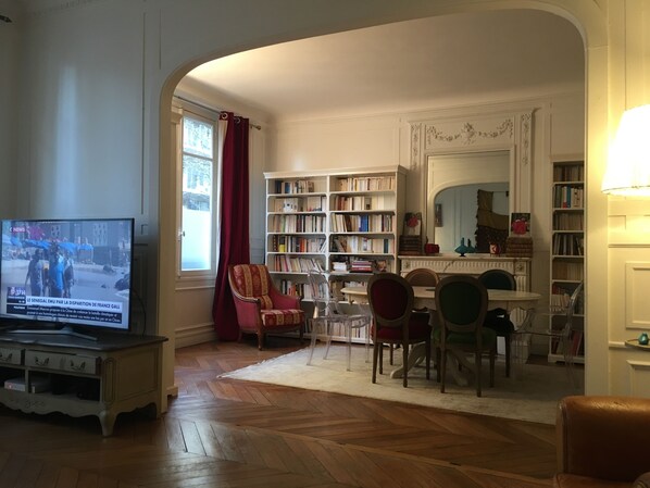 Interior - Grand Appartement Haussmannien Proche de la Tour Eiffel et du Bois de Boulogne (Paris)