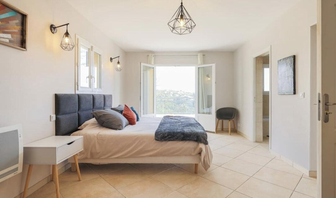 5 slaapkamers, een strijkplank/strijkijzer, gratis wifi, beddengoed