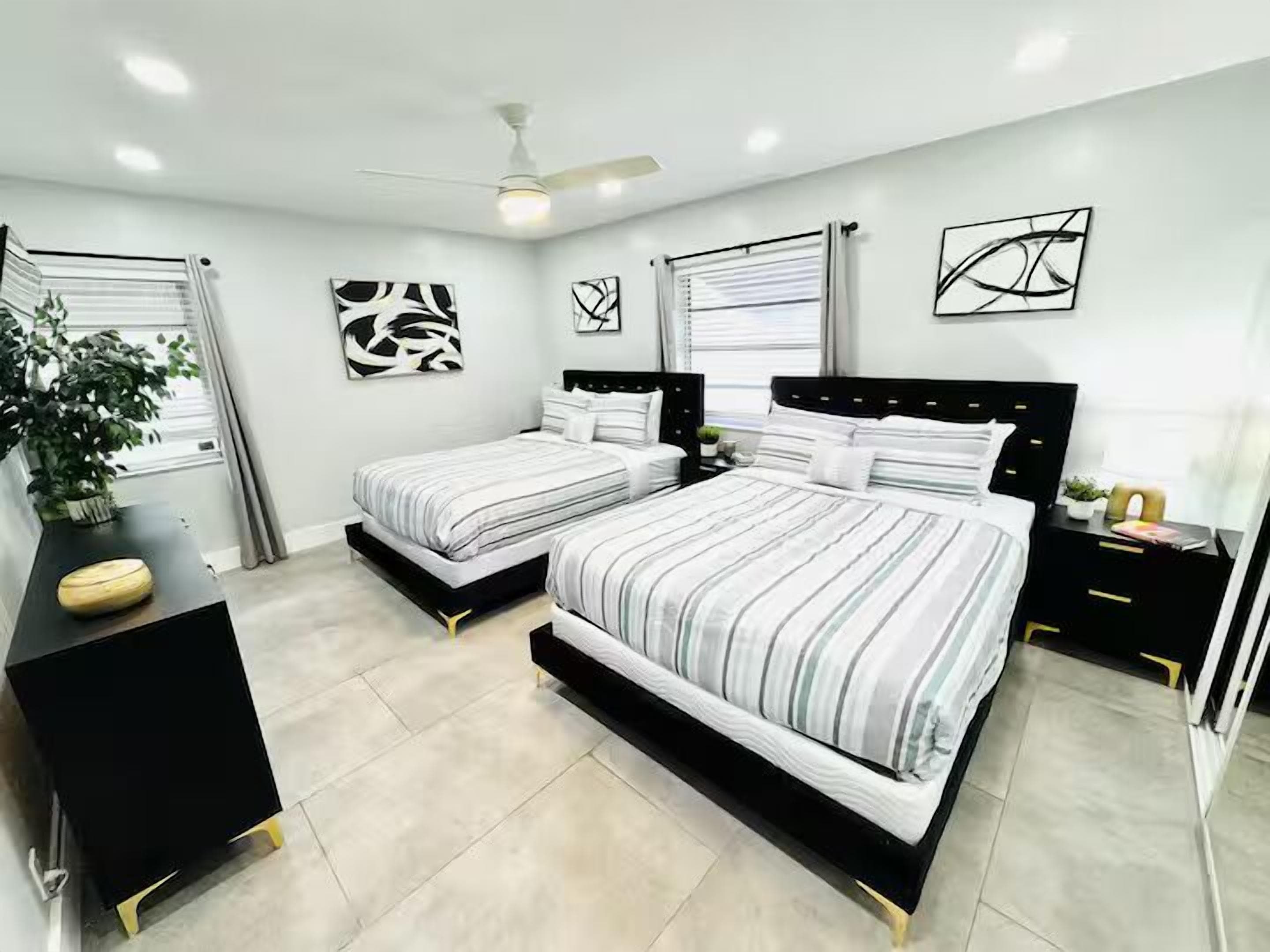 Superior 3-Bed 2-Bath Family Home w/ Backyard | Laptop workspace, WiFi (free), bed sheets