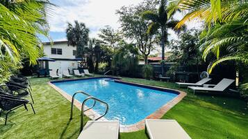 Açık yüzme havuzu