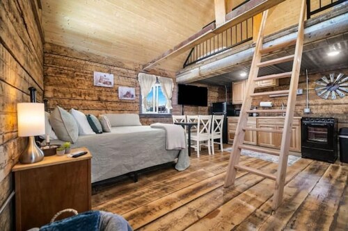 Cozy Farm Retreat - Getaway in the Heart of Nature