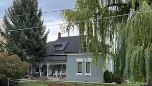 Unclassified image, 4 of 29, button - Quiet and peaceful getaway. (Fairview)