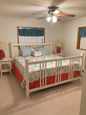 2 bedrooms, WiFi, bed sheets - 2/2 Oceanside house within walking distance to Pennekamp state park (Key Largo)