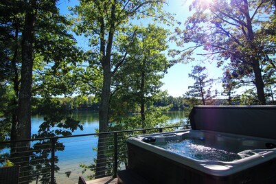 3 Sandy Beachfront Cabins & Hot Tub on Beautiful Spider Lake - Betty's Hideout