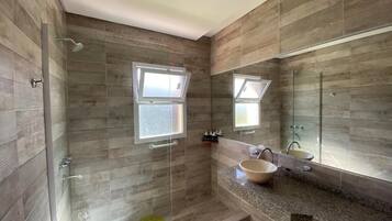 Separate tub and shower, rainfall showerhead, hair dryer, bidet