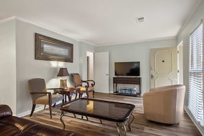 TV - Indian Lake Retreat - Peaceful 3BR Home (Northport)