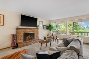 Smart TV - Chambers Bay Golf House in University Place, WA (University Place)