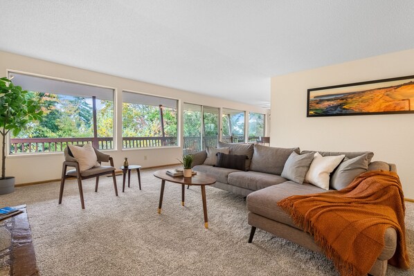 Smart TV - Chambers Bay Golf House in University Place, WA (University Place)