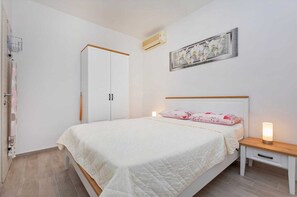 1 bedroom, free WiFi, bed sheets