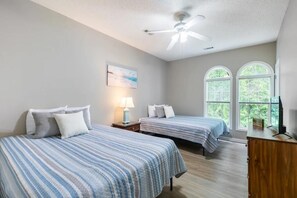 3 Schlafzimmer, Schreibtisch, Bügeleisen/Bügelbrett, WLAN