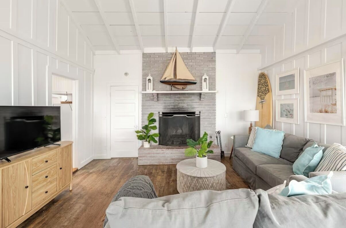 Carpinteria Beach Front Bungalow - Carpinteria, CA