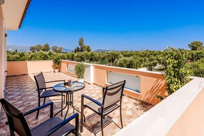 Outdoor dining - Villa Fiorita with private pool (Zakinthos)