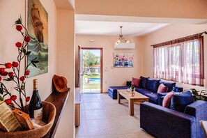 TV, fireplace - Villa Fiorita with private pool (Zakinthos)