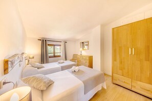 2 bedrooms, in-room safe, iron/ironing board, free WiFi