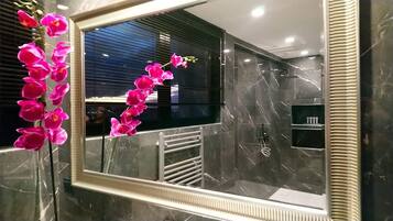 Serviettes fournies, shampoing