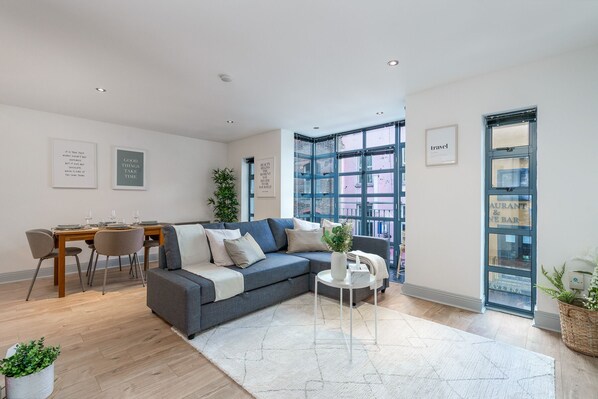 Living area - Modern Apartment in the Heart of Temple Bar area, Dublin city center (Dublin)
