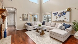 Unclassified image, 5 of 51, button - Beach Living on 9th | Spa | Close To Entertainment (Huntington Beach)
