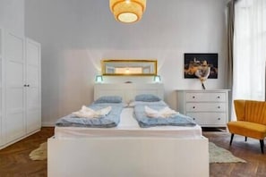 1 habitación, escritorio, wifi y ropa de cama 