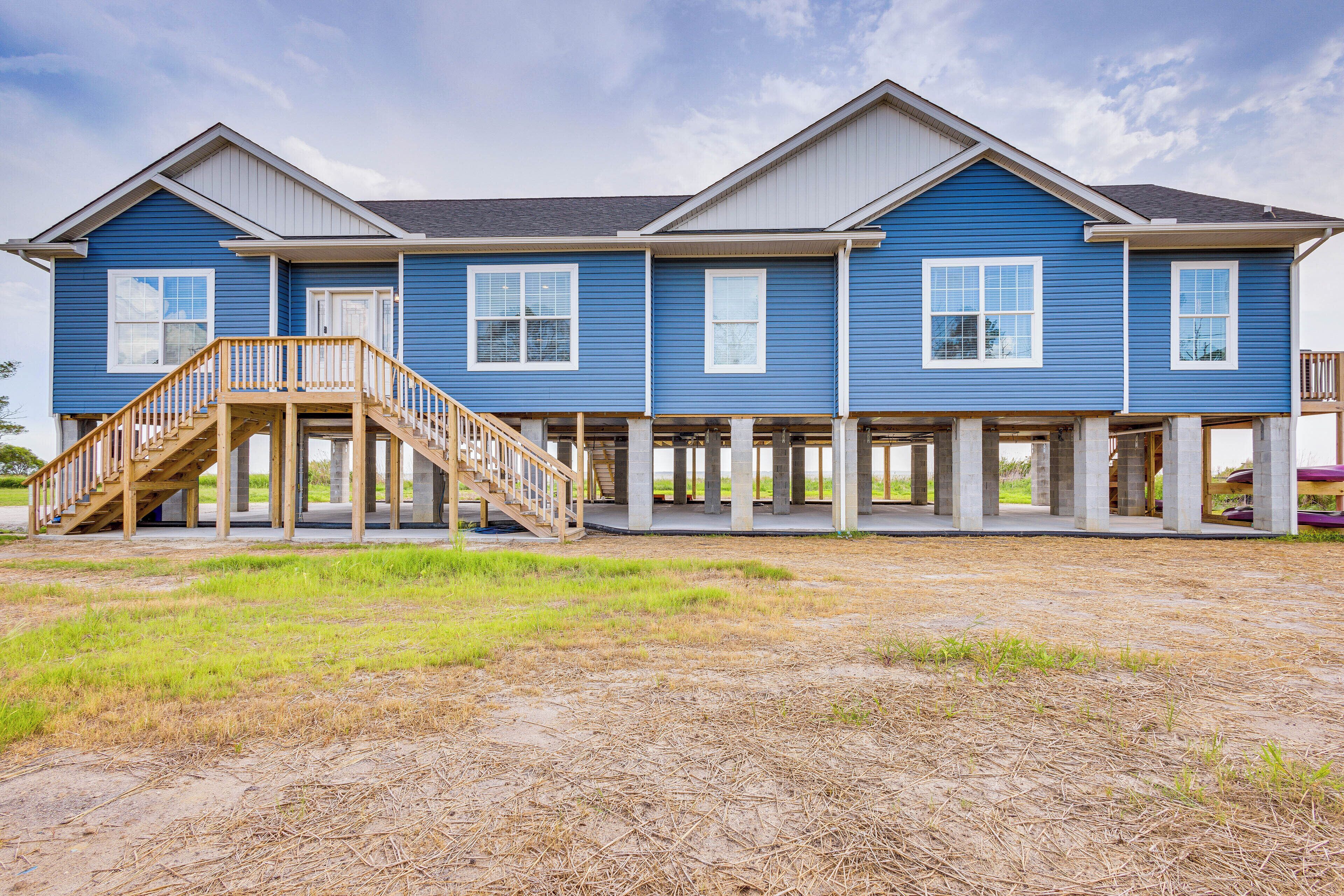 Quiet Bayfront Hayes Home w/ Deck + Private Beach!