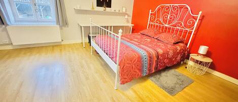 4 Schlafzimmer, BĂŒgeleisen/BĂŒgelbrett, Reisekinderbett, kostenloses WLAN