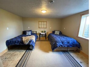 3 bedrooms, desk, WiFi