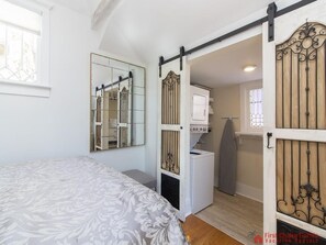 1 bedroom, iron/ironing board, WiFi, bed sheets - HISTORIC DISTRICT ~ Walk Everywhere ~ Free Parking! (Saint Augustine)