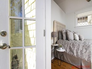 1 bedroom, iron/ironing board, WiFi, bed sheets - HISTORIC DISTRICT ~ Walk Everywhere ~ Free Parking! (Saint Augustine)