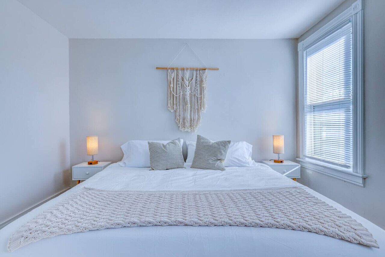 6 bedrooms, desk, iron/ironing board, WiFi