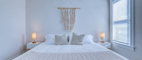 6 habitaciones, escritorio, tabla de planchar con plancha y wifi