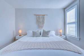 6 bedrooms, desk, iron/ironing board, WiFi - Brickstone Supreme Lodge-Main St (Stroudsburg)