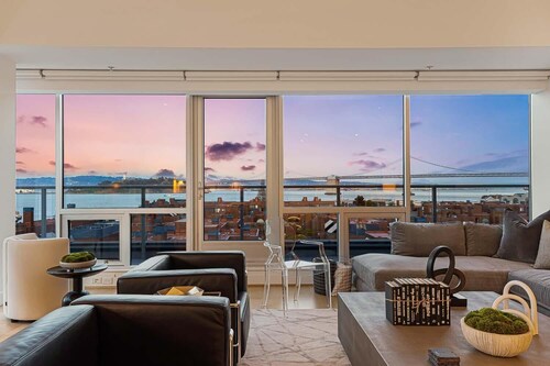 Stunning Penthouse Apartment with Panoramic Views